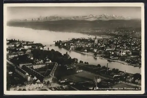AK Konstanz a. B., Flugzeugaufnahme des Ortes
