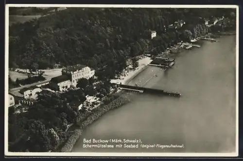 AK Bad Buckow /Märk. Schweiz, Schermützelsee mit Seebad vom Flugzeug aus