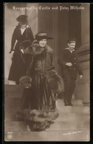 AK Kronprinzessin Cecilie und Prinz Wilhelm mit Mützenband S. M. S. Kronprinz