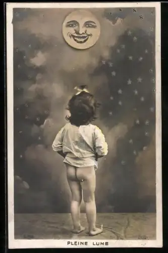 AK Mond mit Gesicht lächelt auf ein Kind herab