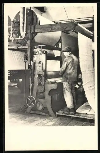 AK Arbeiter bei der Fabrikarbeit