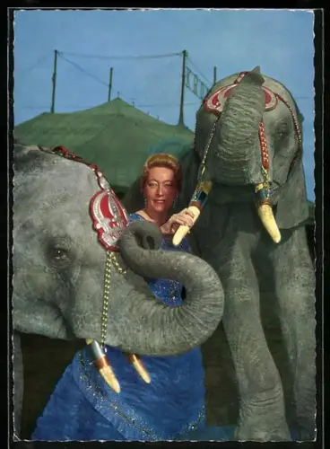 AK Frieda Krone-Sembach, Chefin des Circus Krone, Elefanten Leila und Taku