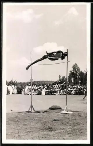 Foto-AK Leichtathlet beim Hochsprung