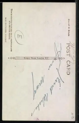 Foto-AK Rotary Photo N. 517-1: Frau mit Golfschlägern im Atelier