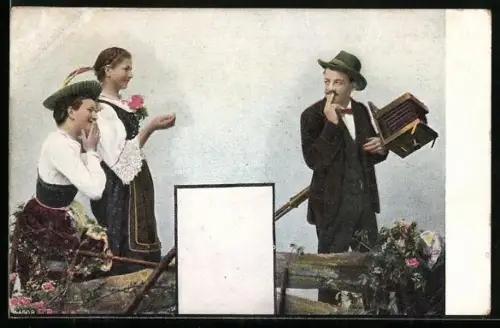 AK Mann mit Fotoapparat und Frauen in Tracht