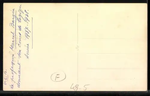 Foto-AK Mann spricht in ein Mikrofon