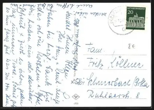 AK Frankfurt-Bergen-Enkheim, Totalansicht, Wohnhäuser, Ortspartie mit Siedlung, Blick auf die Kirche, Fachwerkhäuser