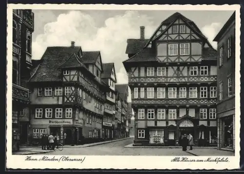 AK Hann Münden, Alte Häuser am Marktplatz, Leute, Geschäfte