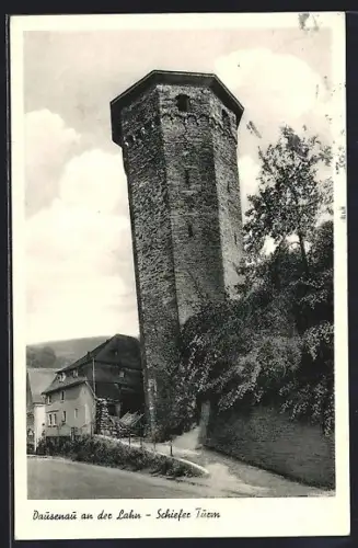 AK Dausenau /Lahn, Schiefer Turm mit anliegenden Häusern und Natur