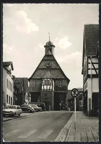 AK Frankfurt-Bergen-Enkheim, Strassenpartie mit Kirche und Ratsschenke