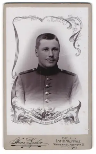 Fotografie Hans Lacher, Landau i. Pf., Soldat in Uniform Rgt. 18, im Passepartout