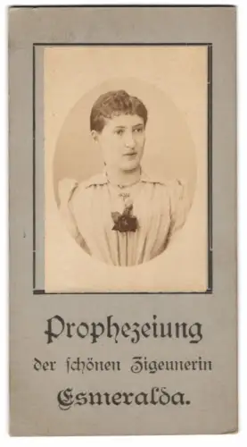 Fotografie junge Wahrsagerin Zigeunerin Esmeralda mit Rückseitiger Prohezeiung für Sternzeichen Skorpion