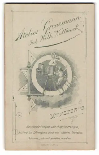 Fotografie Atelier Gronemann, Munster i. H., Elfen mit einer Plattenkamera