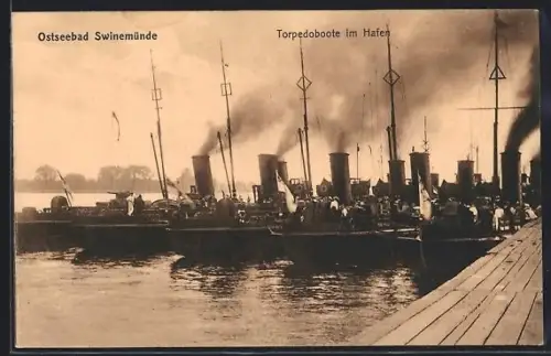 AK Swinemünde, Torpedoboote im Hafen, Torpedobootflottille am Kai