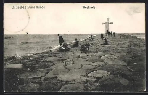 AK Swinemünde, Westmole mit dem Seezeichen