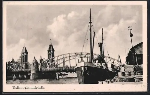 AK Stettin, Baumbrücke, Frachtschiff an der Kaimauer