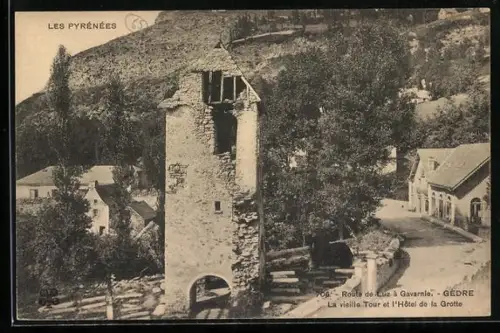 AK Gèdre /Les Pyrénées, La Vieille Tour et l`Hôtel de la Grotte sur la route de Luz à Gavarnie