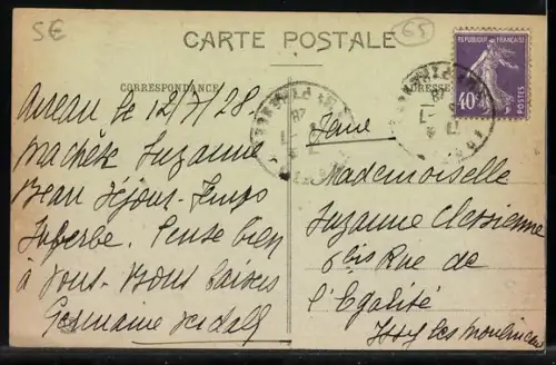 AK Arreau /Les Pyrénées, La Place et la Mairie