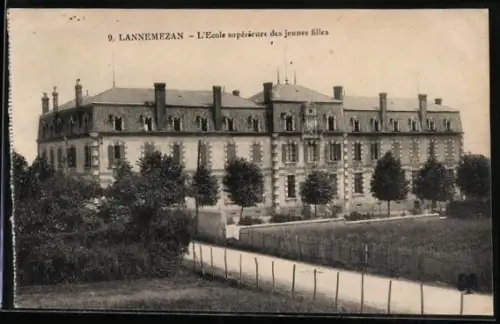 AK Lannemezan, L`École supérieure des jeunes filles