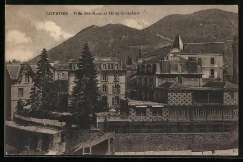 AK Lourdes, Villa Ste-Rose et Hôtel St-Hubert avec montagnes en arrière-plan