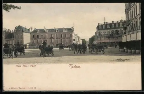 AK Tarbes, Place Maubourguet avec calèches et bâtiments historiques