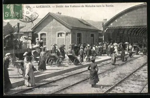 AK Lourdes, Défilé des Voitures de Malades vers la Sortie