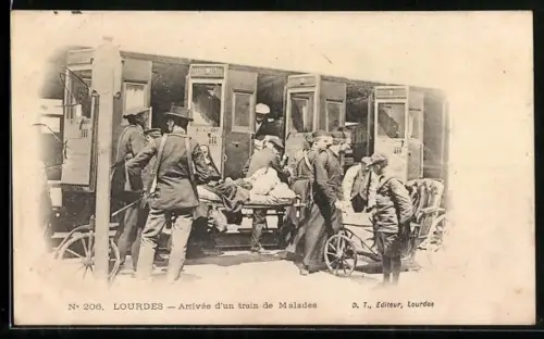 AK Lourdes, Arrivée d`un train de Malades