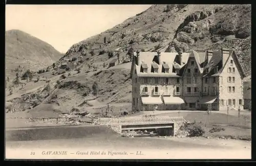AK Gavarnie, Grand Hôtel du Pimené et paysage montagneux