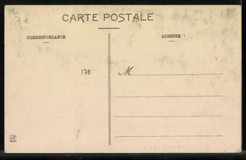 AK Cauterets, L`Hôtel d`Angleterre et rue adjacente avec vue sur les montagnes