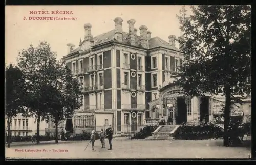 AK Cauterets, Hôtel Régina J. Duconte avec vue sur l`entrée principale et les jardins adjacents