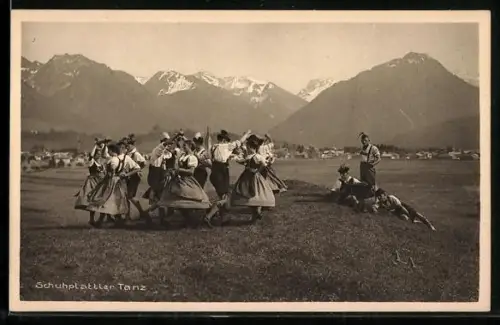 AK Oberstdorf /Allg., Volkstanzgruppe beim Schuhplattler-Tanz