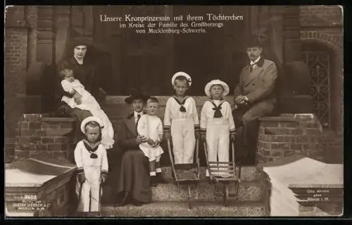 AK Die Familie des Grossherzogs von Mecklenburg-Schwerin mit Kronprinzessin Cecilie und deren Töchterchen