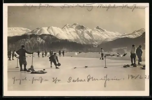 AK Curling, Wintersportler auf dem Eis mit Steinen und Besen