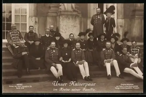 AK das Kaiserpaar im Kreise der Familie mit Prinz Heinrich von Preussen