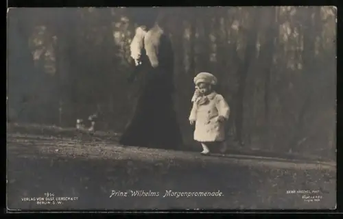 AK Kronprinz Wilhelm von Preussen mit Pelzmantel auf seiner Morgenpromenade
