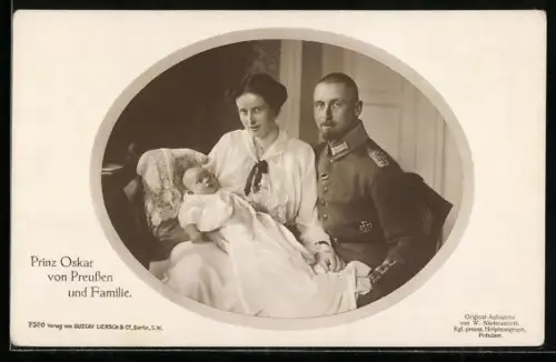 AK Prinz Oskar von Preussen mit seiner Familie in ovalem Rahmen
