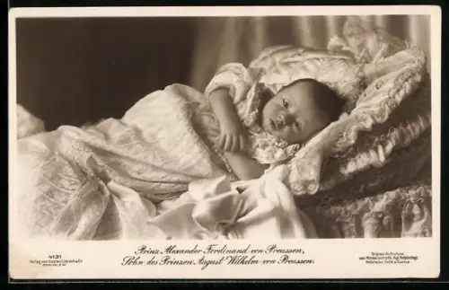 AK Prinz Alexander Ferdinand von Preussen als Baby im Bett liegend