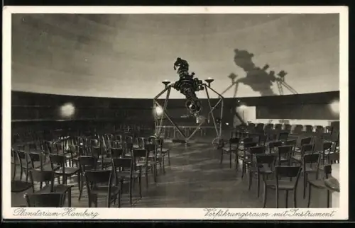 AK Hamburg-Winterhude, Planetarium, Vorführungsraum mit Instrument