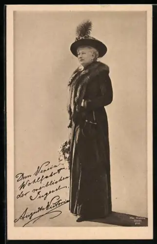 AK Kaiserin Auguste Victoria im Mantel mit Hut