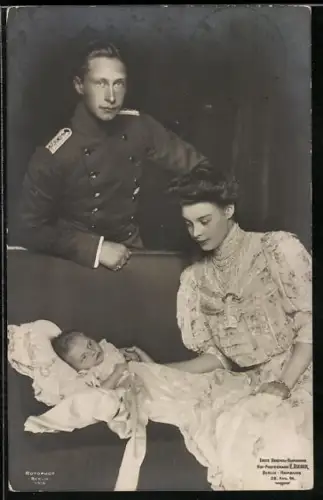 AK Kronprinz Wilhelm von Preussen mit Söhnchen Prinz Wilhelm und Kronprinzessin Cecilie