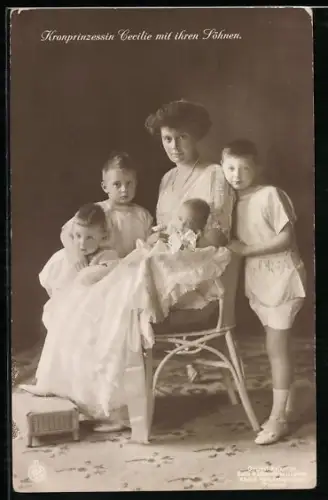 AK Kronprinzessin Cecilie von Preussen mit ihren Söhnen