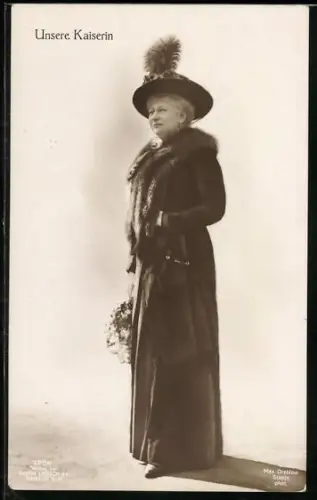 AK Kaiserin Auguste Victoria Königin von Preussen im Pelzmantel mit Hut