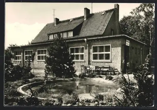 AK Kolberg /Königs Wusterhausen, Reichsbahnerholungsheim Strandkasino, Gartenansicht mit Springbrunnen