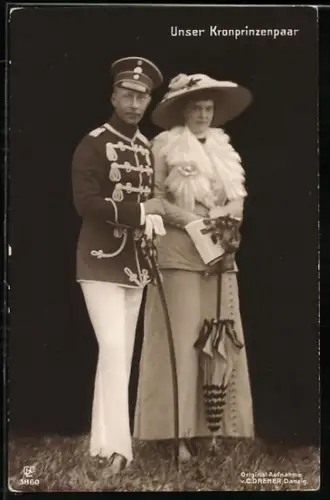 AK Kronprinz Wilhelm von Preussen, Unser Kronprinzpaar in Uniform und Tracht