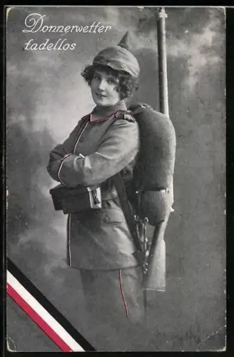 AK Donnerwetter tadellos, Frau in Uniform mit Pickelhaube