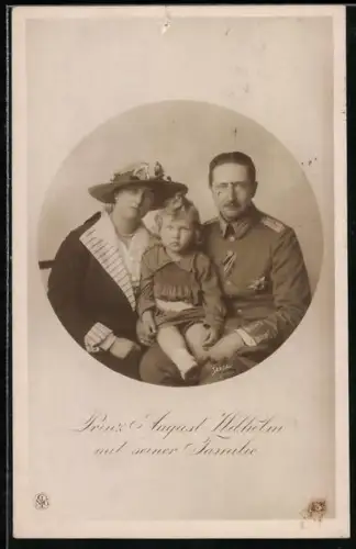 AK Prinz August Wilhelm von Preussen, Familienportrait mit Frau und Sohn