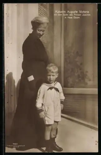 AK Kaiserin Auguste Victoria Königin von Preussen mit dem Sohn des Prinzen Joachim