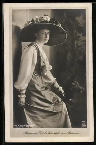 AK Prinzessin Eitel Friedrich von Preussen mit Hund & Hut