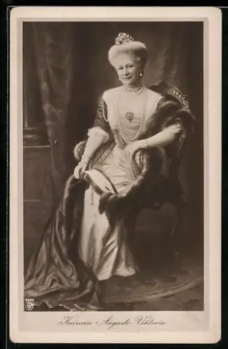 AK Kaiserin Auguste Victoria von Preussen im Sessel, gest. 11.4.1921