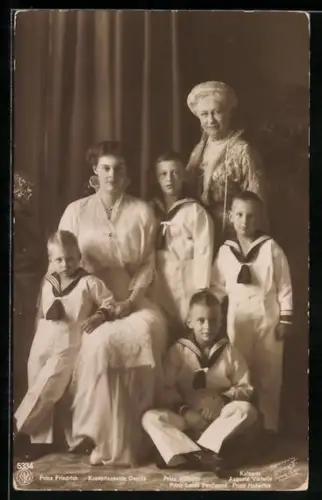 AK Kronprinzessin Cecilie samt Schwiegermutter und Söhnen